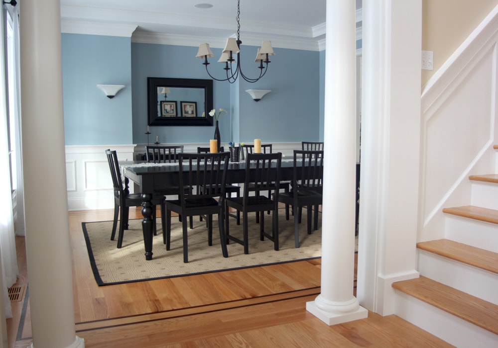 Oak hardwood in dining room