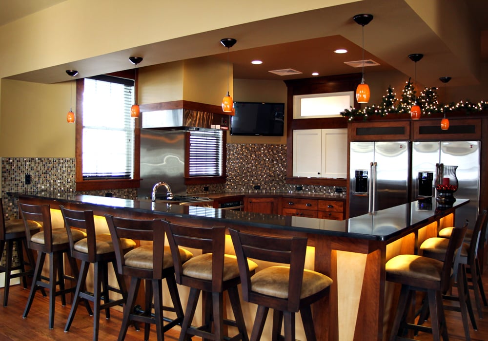 glass backsplash kitchen